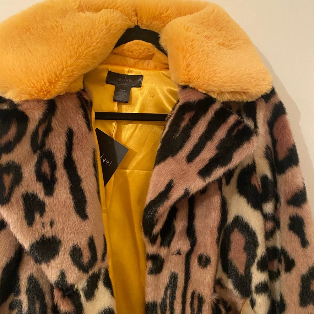 Leopard Coat - Picture 2 of 2